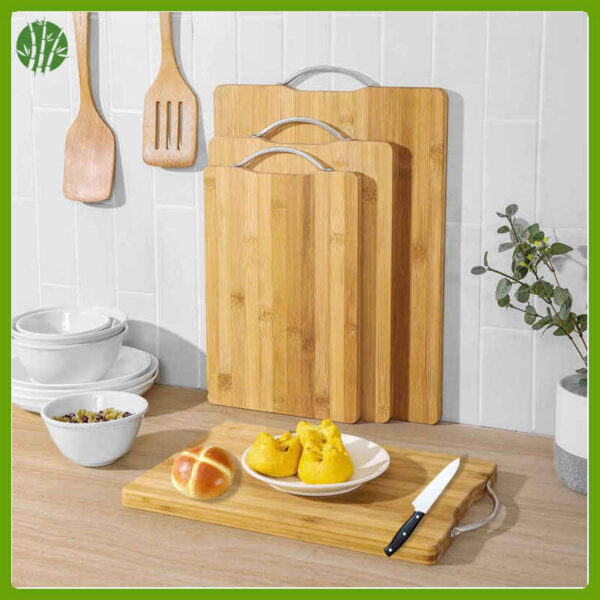 Custom bamboo cutting board with handle - Image 2