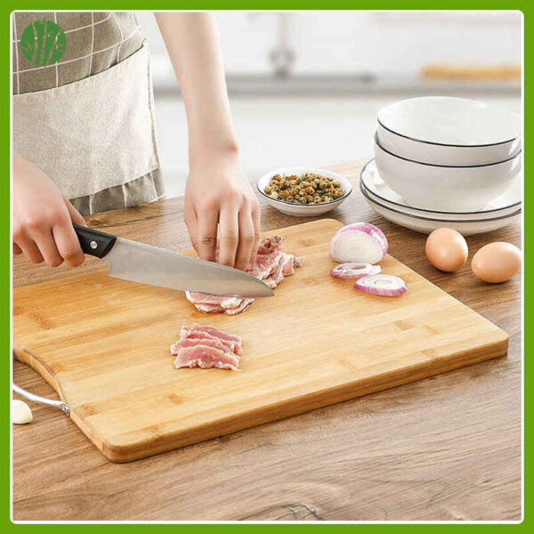 Custom bamboo cutting board with handle - Image 3