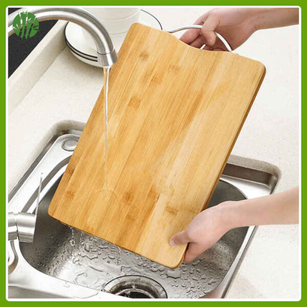 Custom bamboo cutting board with handle - Image 4